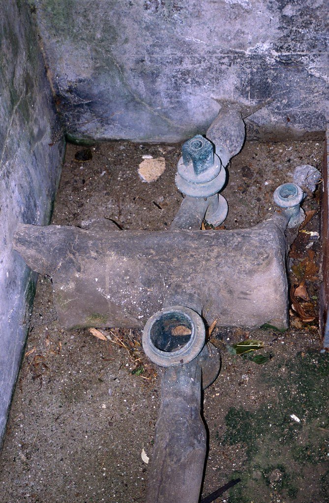 Lead Pipe and Valve For Water Supply, Minori