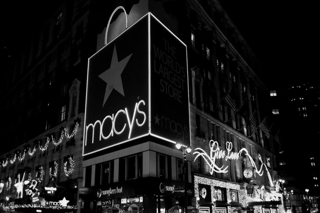 Macy’s Delays Full Third-Quarter Results After Employee Conceals $154 Million in Expenses 1 a black and white photo of macy's at night