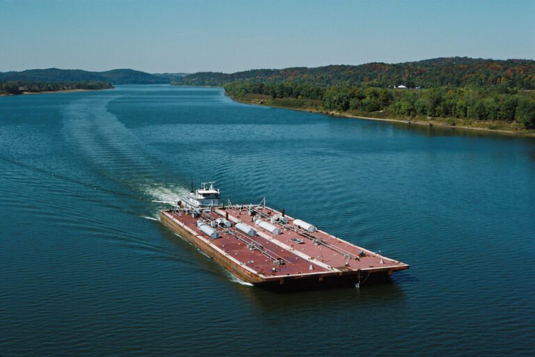 87j082: Ben McCool upbound with 2 tank barges on Ohio River at Matthew E. Welsh Bridge