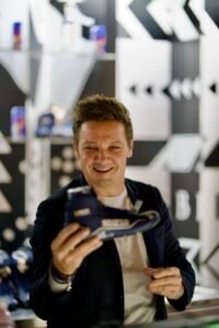 Jeremy Renner at the Shoey Bar at Bellagio during the 2023 Las Vegas Grand Prix (pc MGM Resorts)